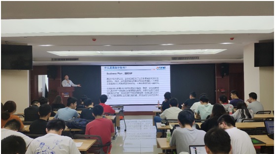 地理信息與計算機技術(shù)深度融合，第五屆“互聯(lián)網(wǎng)+”大學生創(chuàng)業(yè)大賽動員會暨指導報告會圓滿召開